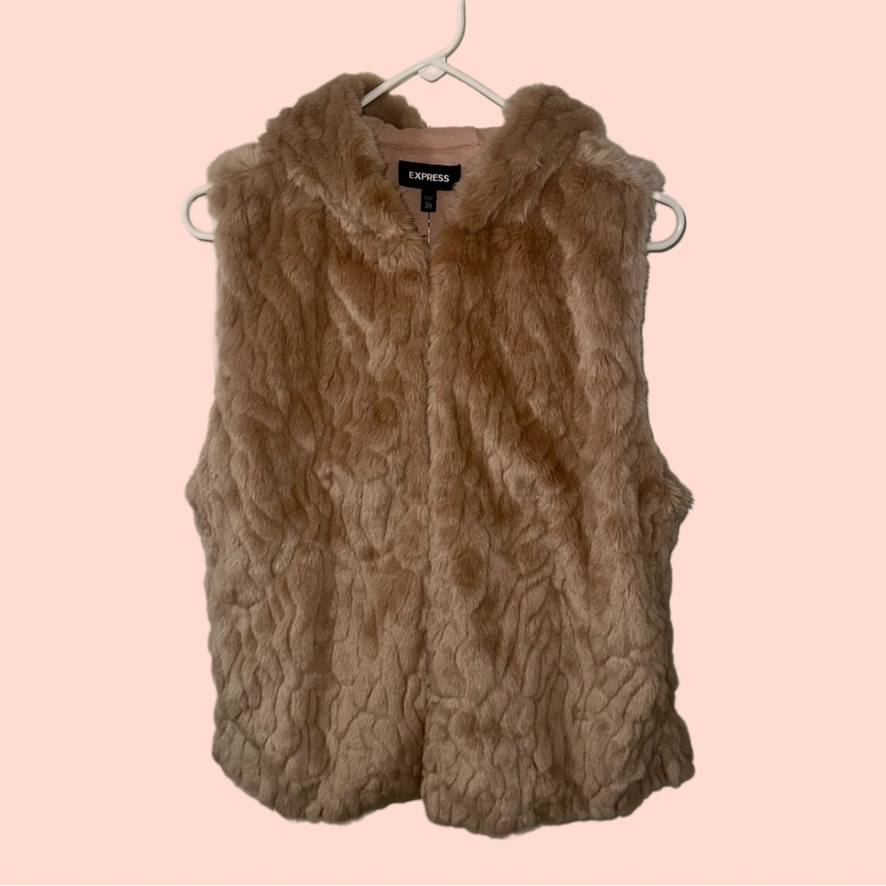 EXPRESS Fax Faur Hooded Vest. M/L.